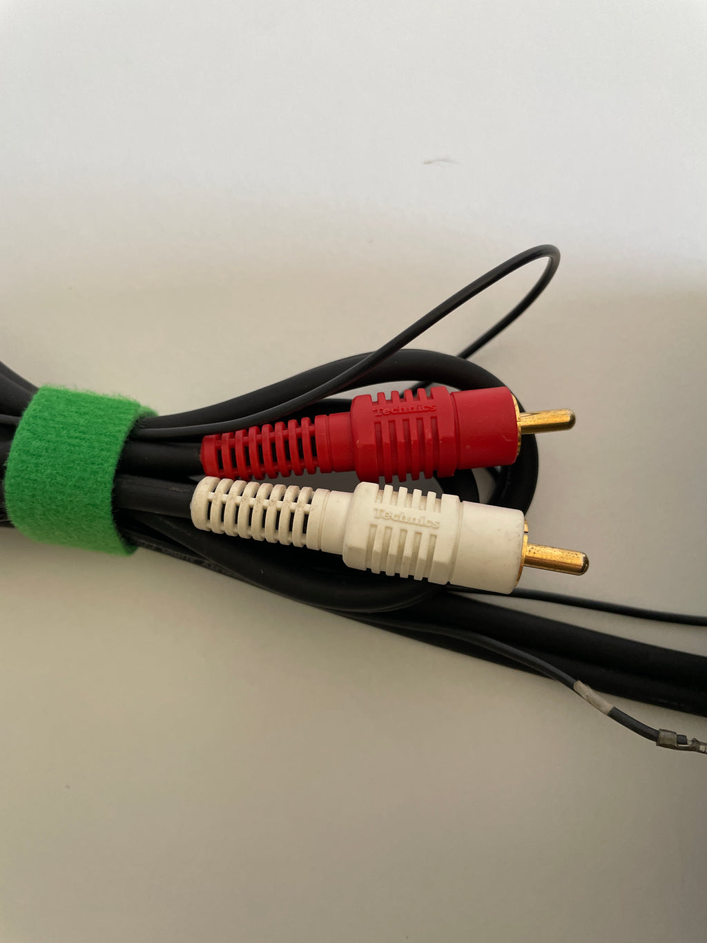 RCA audio/video cable with red and white connectors on a white background